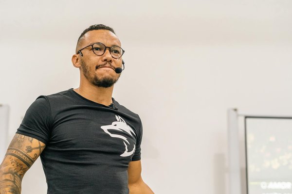 How Can Modern Technologies Enhance Efficiency in UK Business Management?